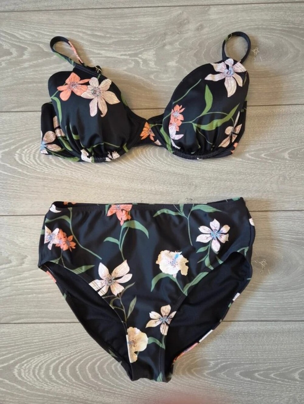 Shade & Shore Emerald Green Strappy Bikini Set